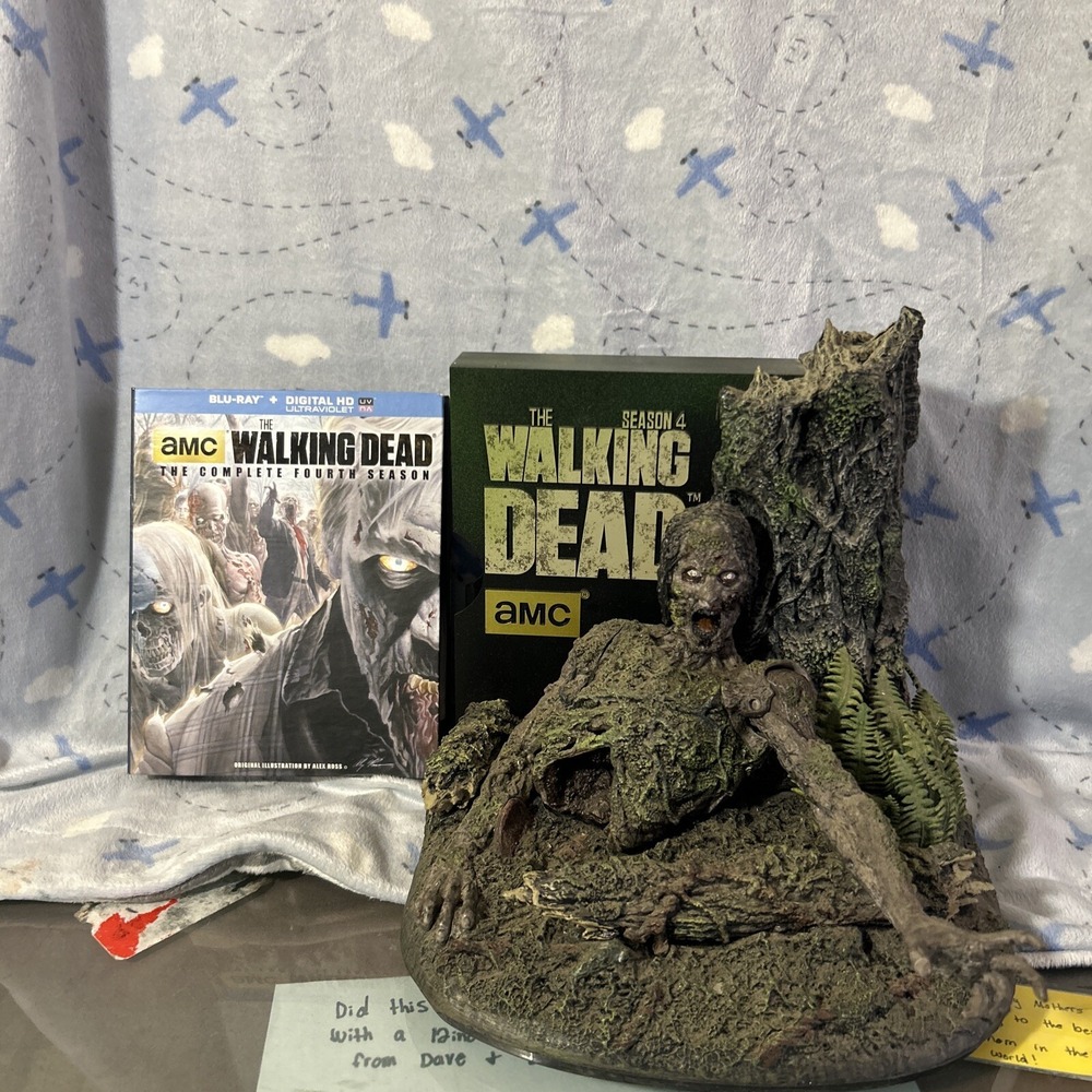 The Walking Dead Season 4 Limited Edition Tree Walker Blu-ray McFarlane Statue